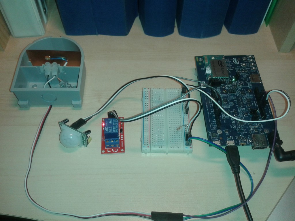 Relay Pir and temp sensor on Edison